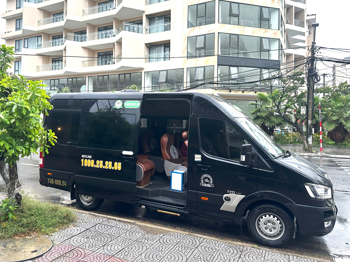 旅行代理店のダナン主要エリアからフエ行き混載便