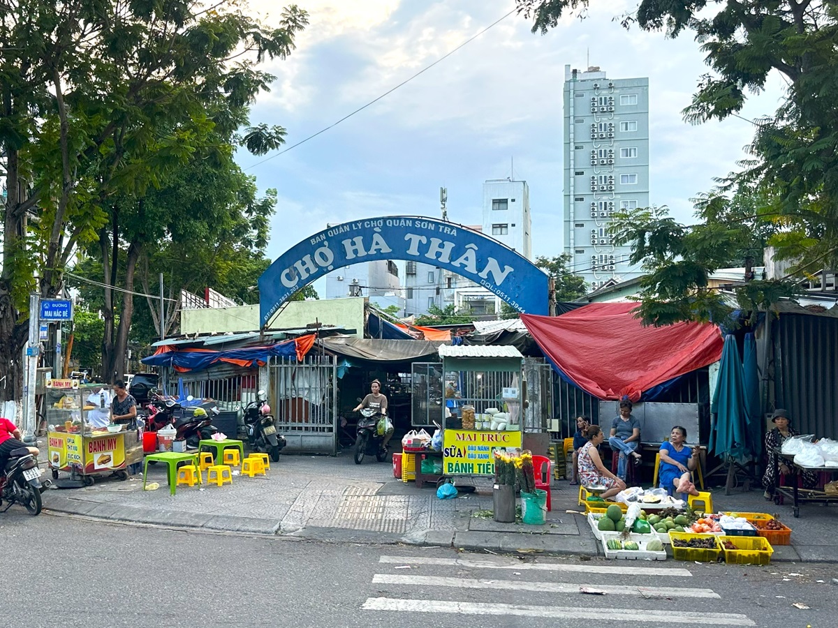 ダナンのハータン市場（Ha Than Market）の外観