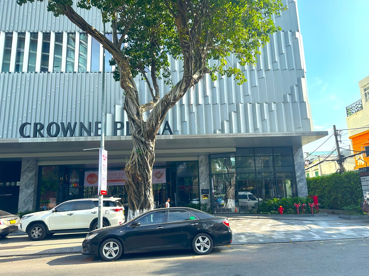 cirCO Da Nang City Centre が入るクラウンプラザ ダナン（Crowne Plaza Danang）の外観
