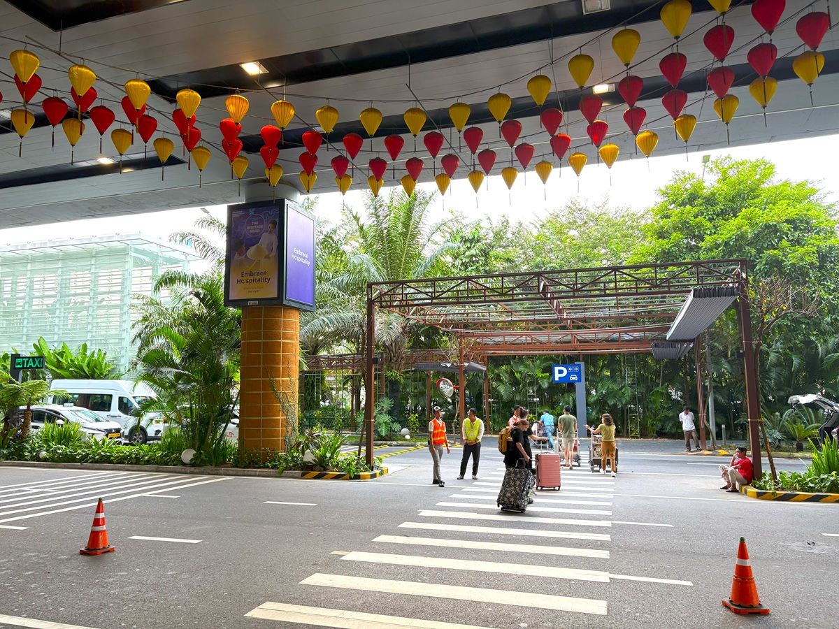 ダナン国際空港国際線ターミナルの客引き