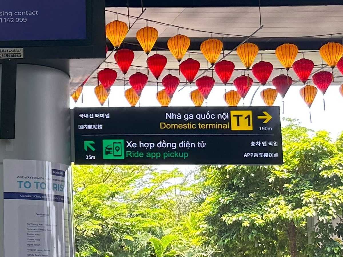 ダナン国際空港のGrab乗り場案内