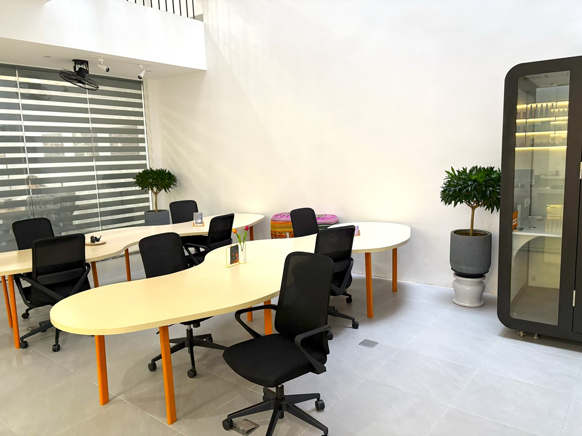 Tiktak Co-Working Space Le Hong Phong Da Nang店の2階ワークスペース