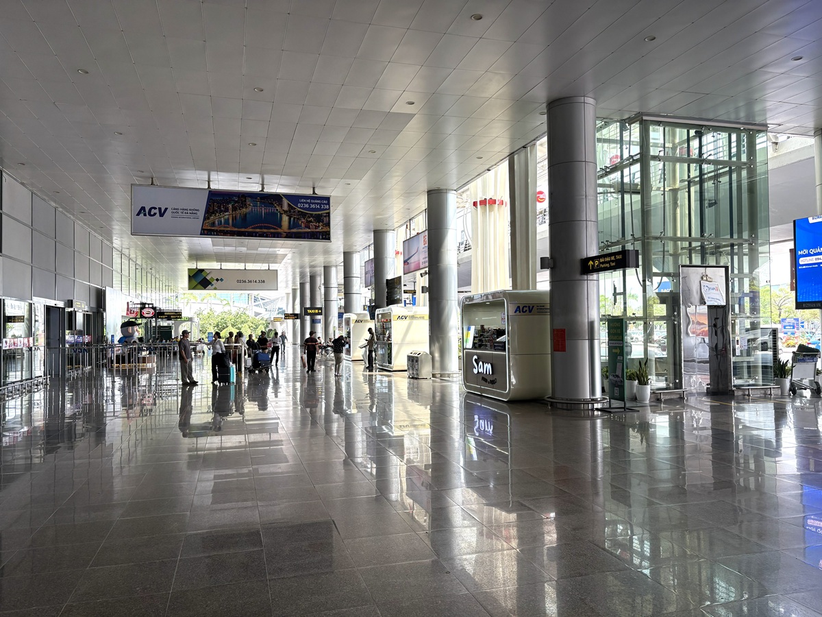 ダナン国際空港 国内線ターミナルのエレベーター（両替所への行き方）