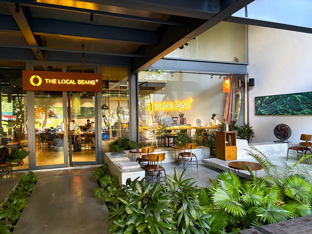 ダナンのカフェ兼コワーキングスペース The Local Beans Coffee の入口