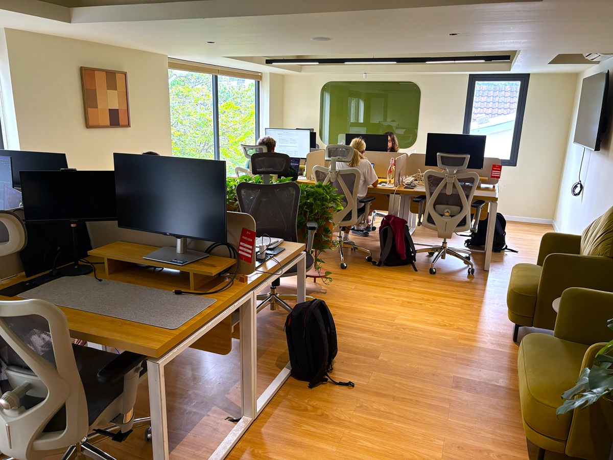 Flux CoWorking Space のスタンダードデスク