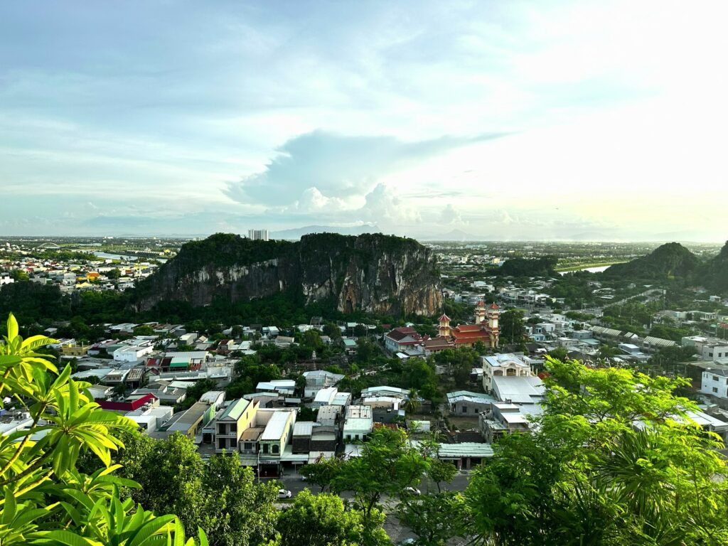 五行山を構成する"火の山"、"木の山"、"金の山"、"土の山"