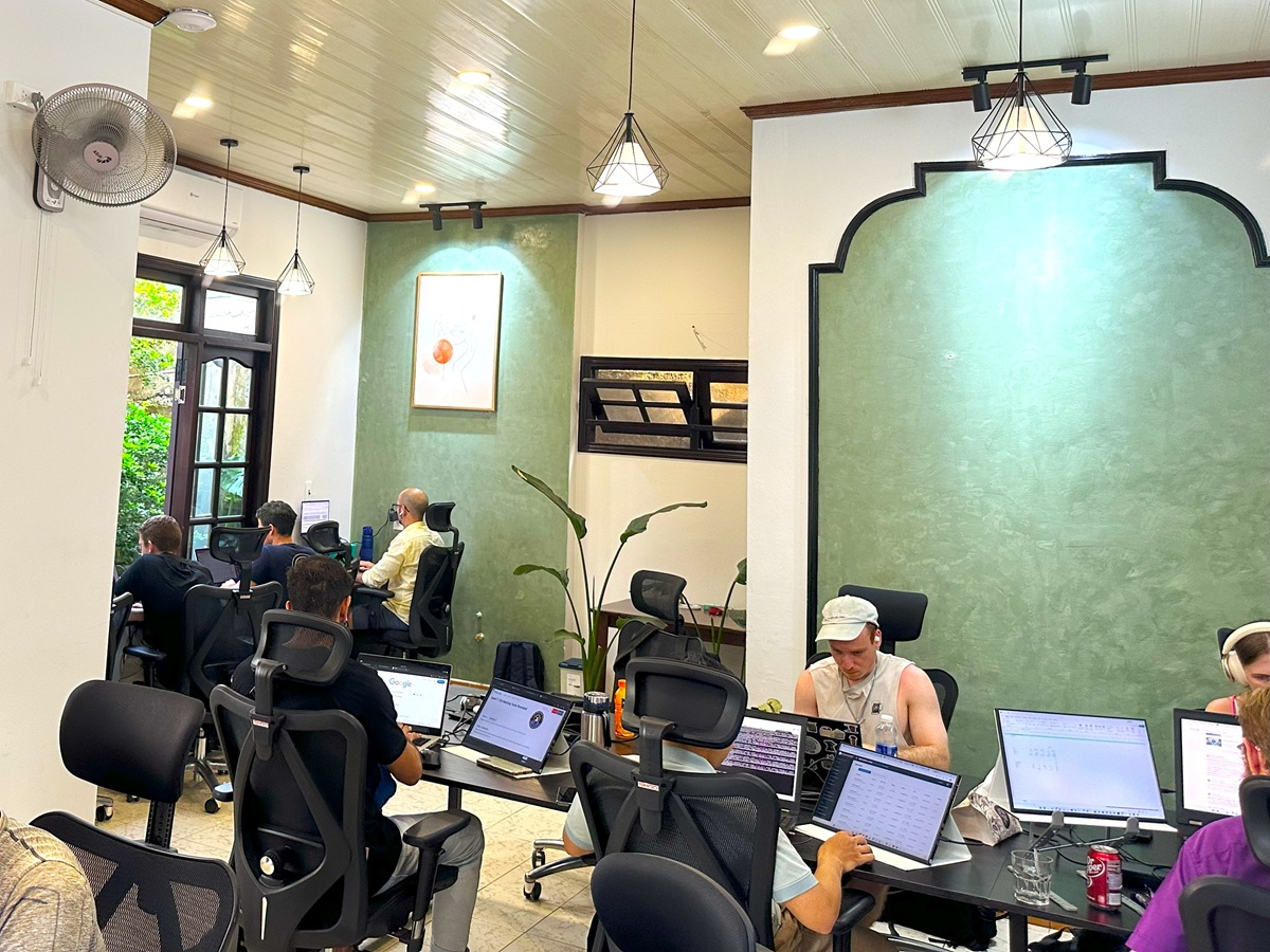 ダナンのコワーキングスペース Coworking Danang のワークスペース
