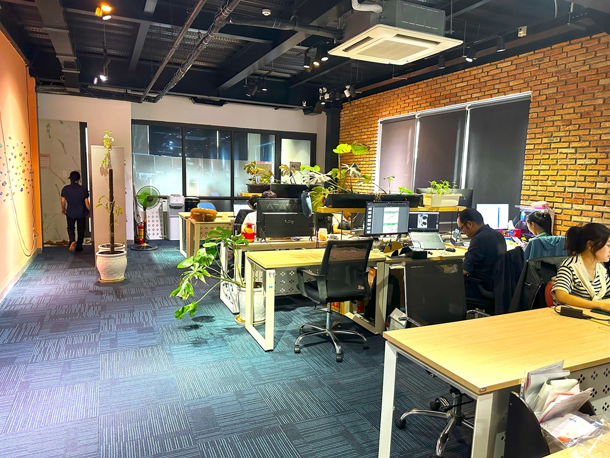 Yspace Da Nang のデスクエリア
