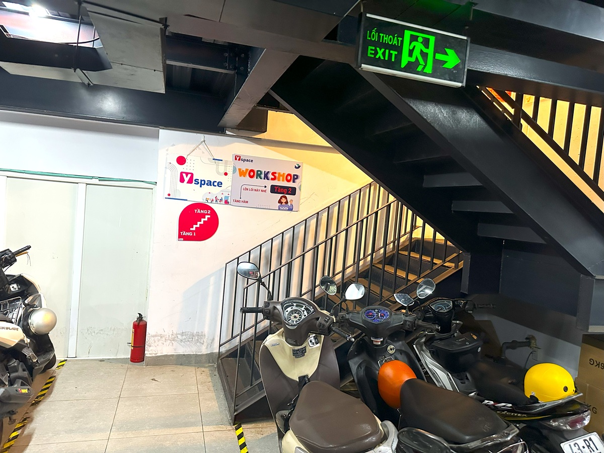 ダナンのコワーキングスペース Yspace Da Nang のバイク駐輪スペース